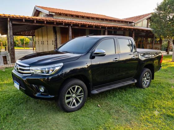TOYOTA HILUX 2.8 SRX 4X4 CD 16V DIESEL 4P AUTOMÁTICO TOYOTA HILUX 2.8 SRX 4X4 CD 16V DIESEL 4P AUTOMÁTICO